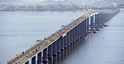 A Ponte Rio-Niterói é um marco da engenharia nacional.