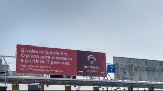 Bradesco Saúde lança sua nova campanha nos Painéis da Ponte Rio-Niterói