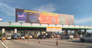 CASA & VIDEO anuncia promoção de Smartphone no Mega Painel da Ponte Rio-Niterói